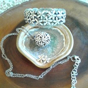 Brighton retired Love Daisy set